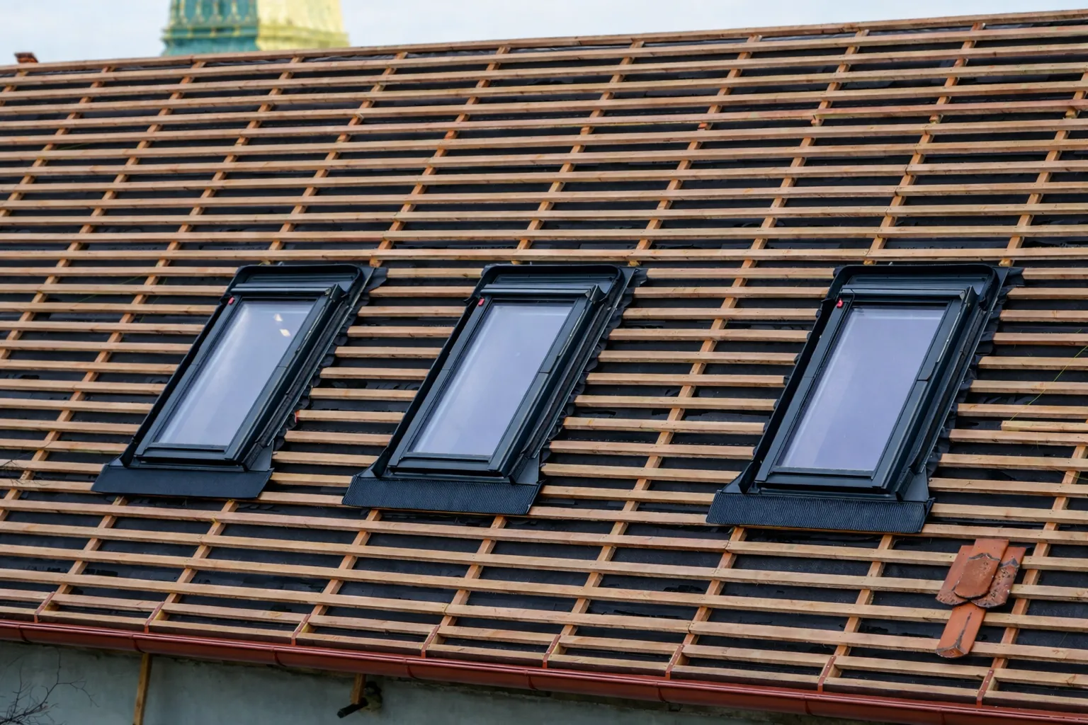 Installation fenêtre de toit VELUX à Paris par France Pro Étanchéité
