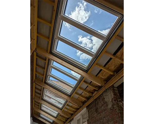 Verrière VELUX 3en1 apportant une luminosité maximale dans les combles